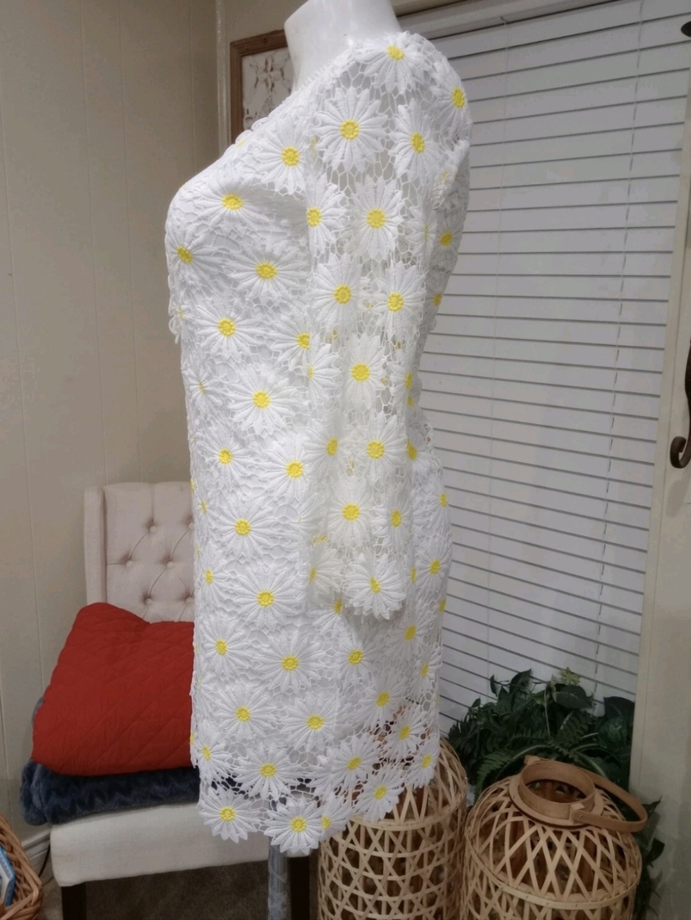 White Floral Lace Dress Yellow Daisy Embroidery V-Neck Shift Boho Cottagecore - Picture 3 of 8